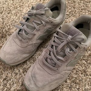 New Balance tennis shoes